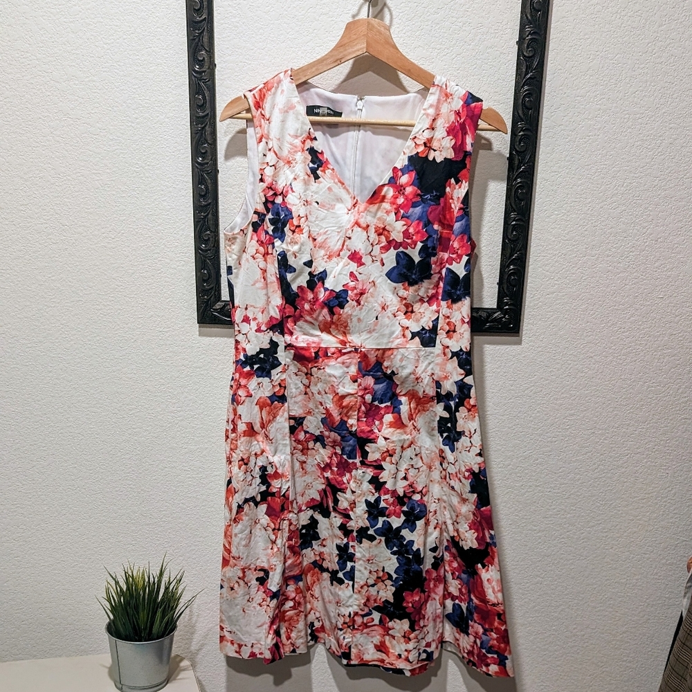 FREE SHIP | Size 10 | Spring Floral V Neck Dress with Pockets | Nine West | Good